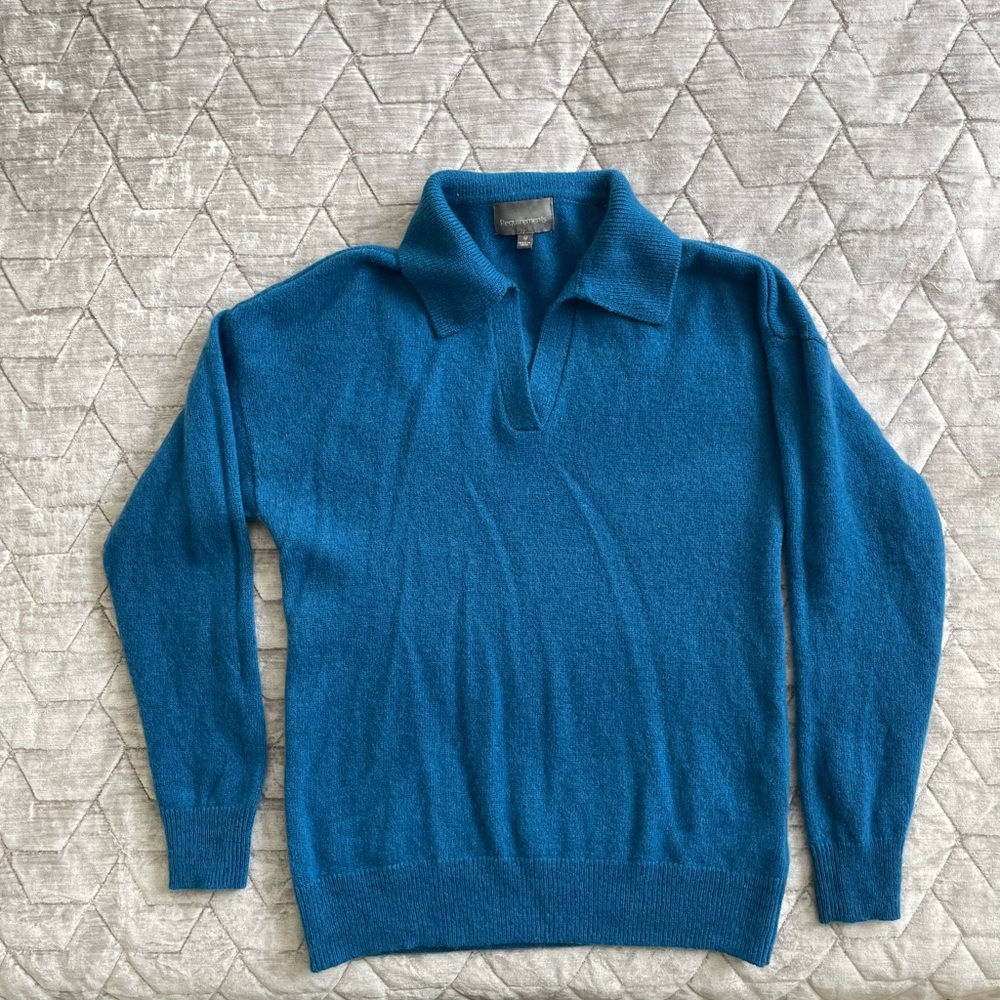 REQUIREMENTS Blue Cashmere Sweater Size M